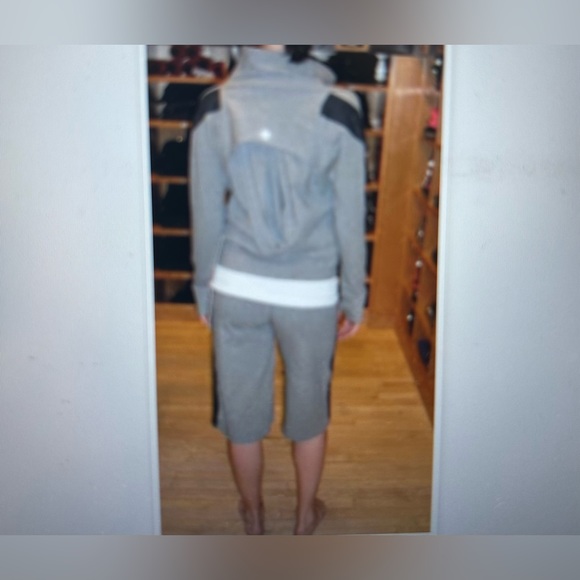 LULULEMON SWAY JACKET IN GRAY SIDE ZIPPER AND COWL NECK IN SIZE 8 - Picture 8 of 8